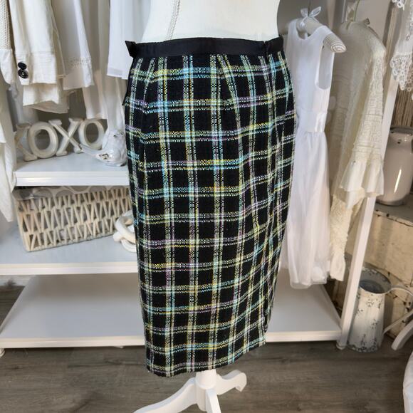 Requirements size 8 women's tweed black skirt blue.  Classic, mature, #4361 - Picture 5 of 9